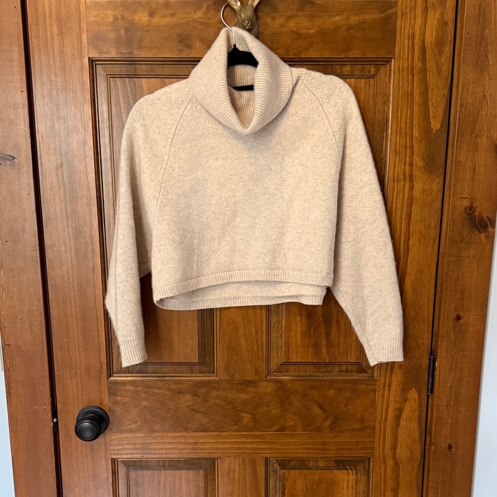 Wilfred Cropped Turtleneck Sweater - Light Beige